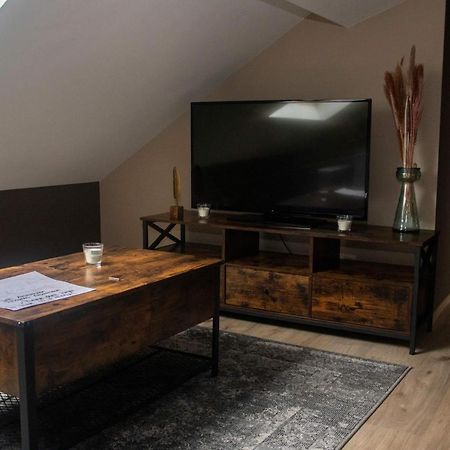 Cosy 2-Bedroom Apartment In The Center Of Хотон Екстериор снимка